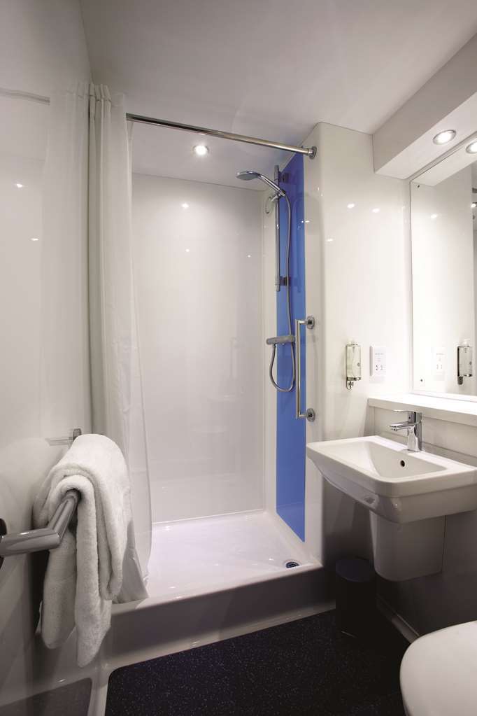 Travelodge Warrington Lowton Szoba fotó